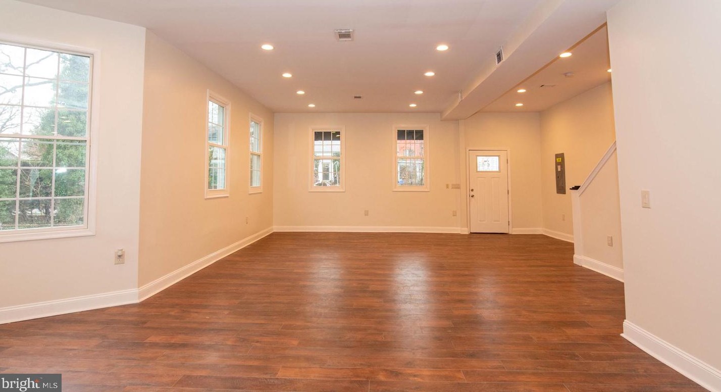 827 Philadelphia Ave, Silver Spring MD  20910-4935 exterior