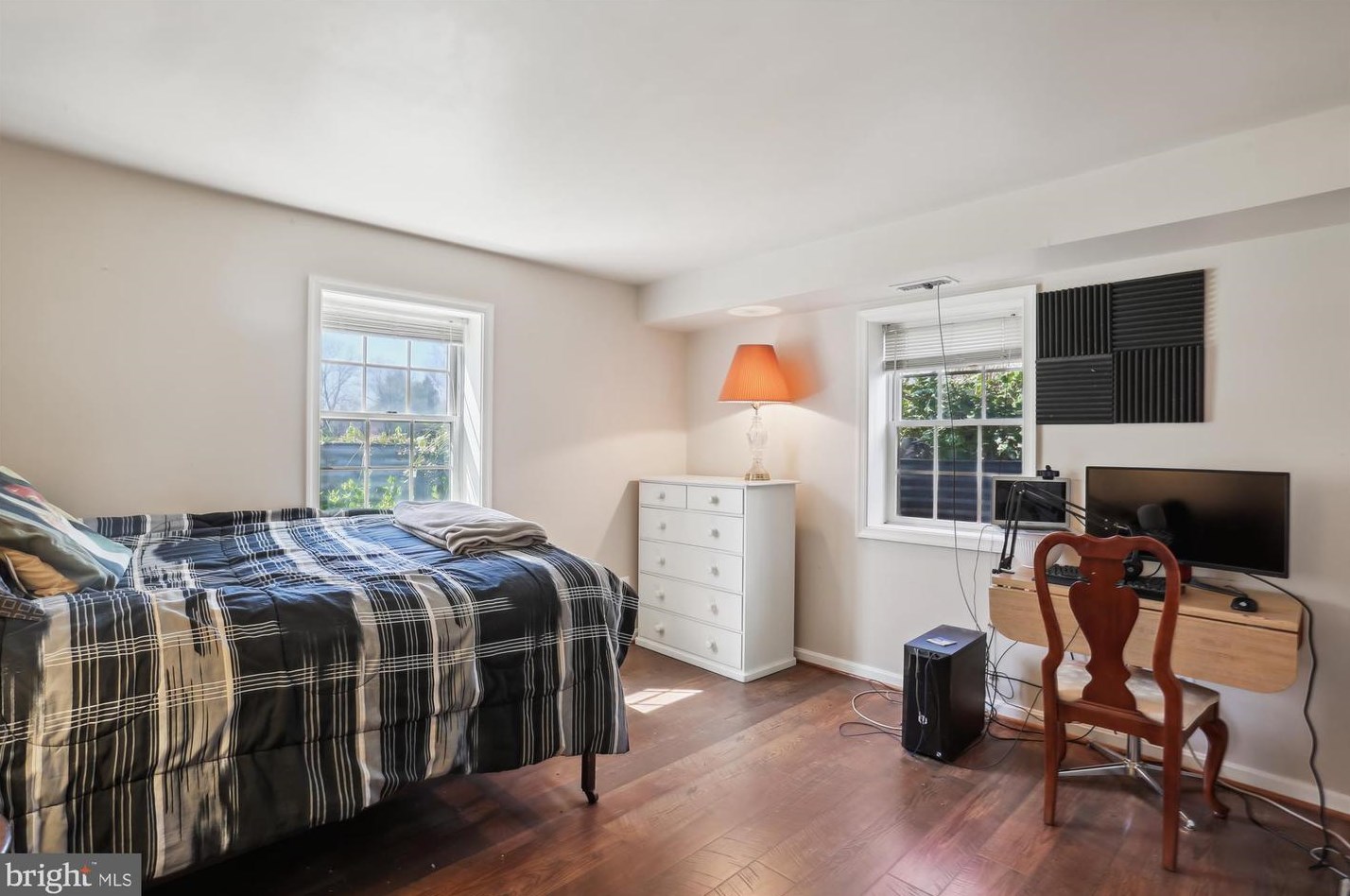 13424 Query Mill Rd, Gaithersburg MD  20878-3962 exterior