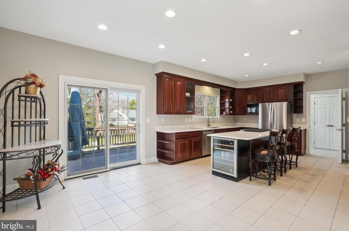 13424 Query Mill Rd, Gaithersburg MD  20878-3962 exterior