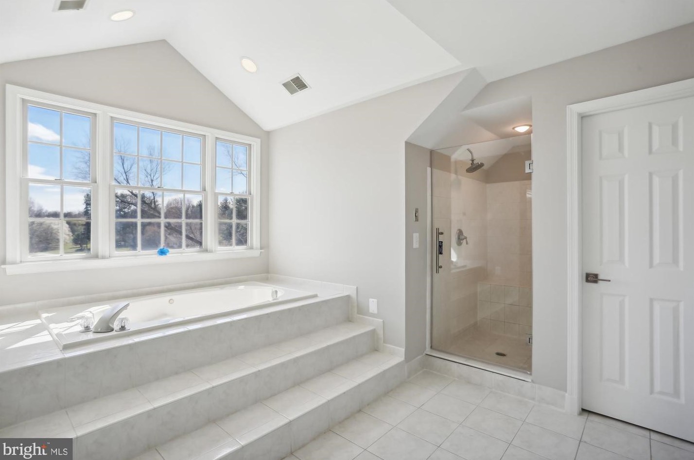 13424 Query Mill Rd, Gaithersburg MD  20878-3962 exterior