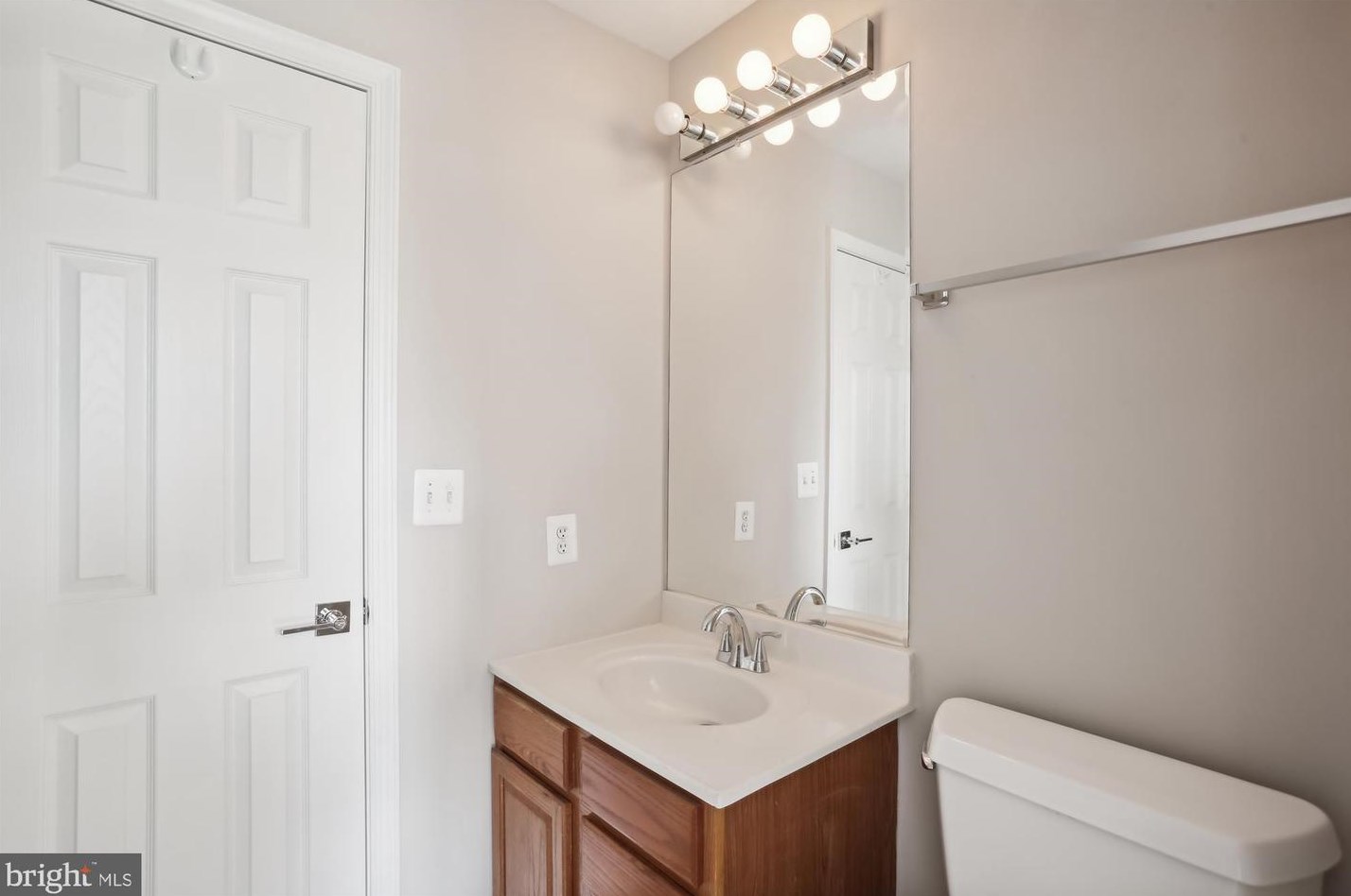 13424 Query Mill Rd, Gaithersburg MD  20878-3962 exterior