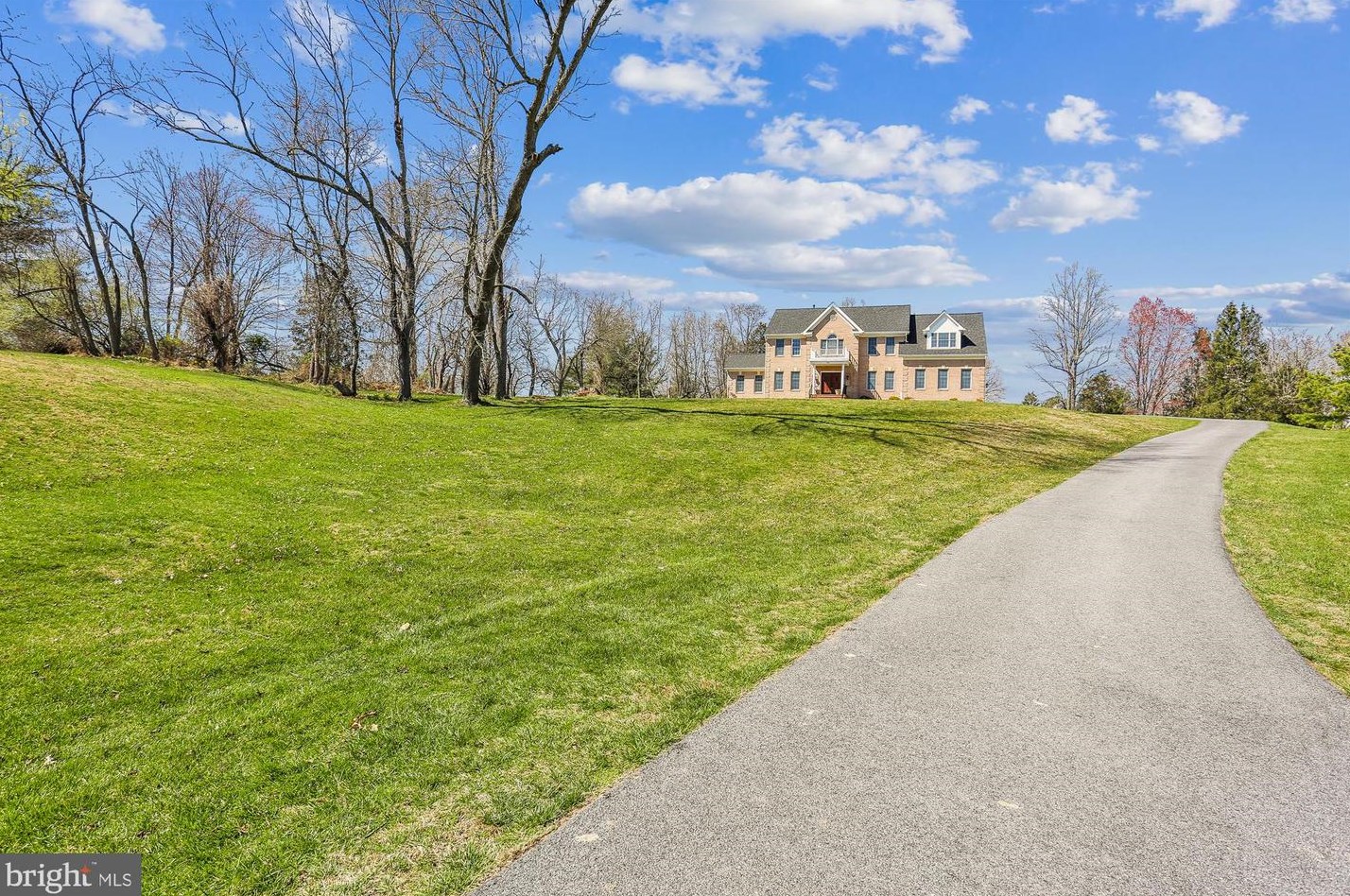 13424 Query Mill Rd, Gaithersburg MD  20878-3962 exterior