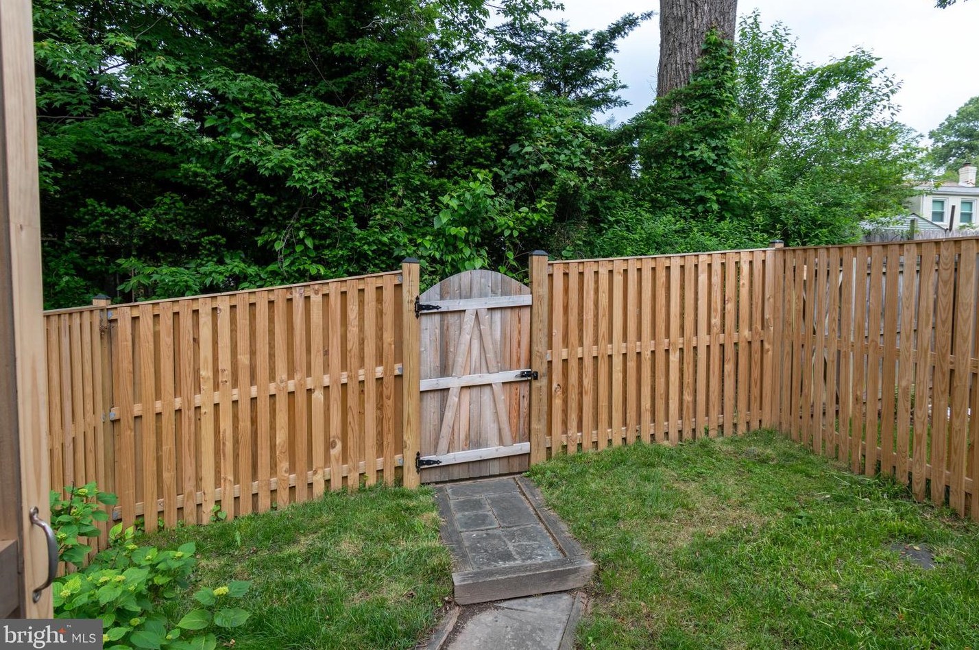 10722 Lester St, Silver Spring MD 20902-3760 exterior