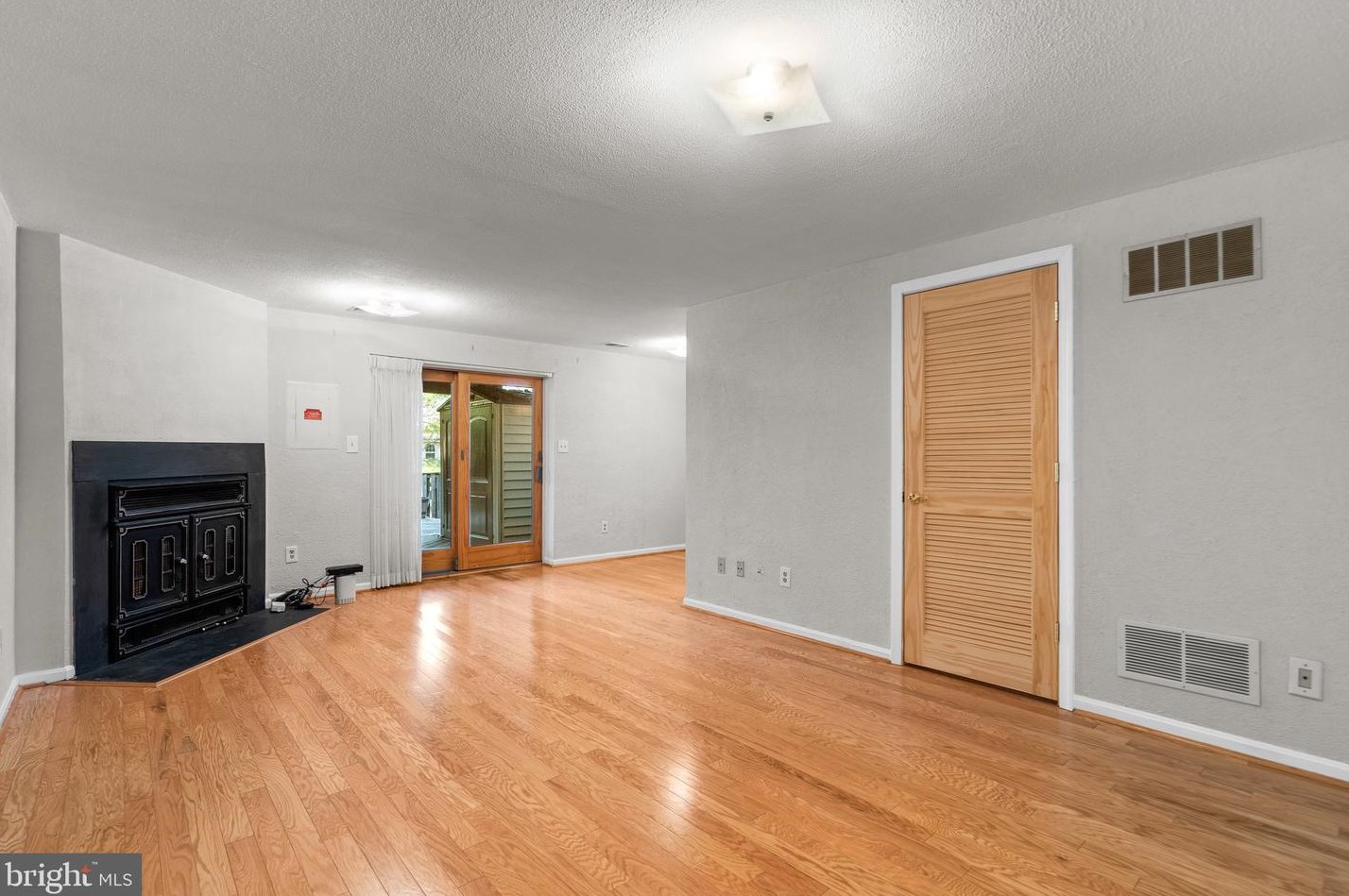 91 Travis Ct, Gaithersburg MD  20879-3315 exterior