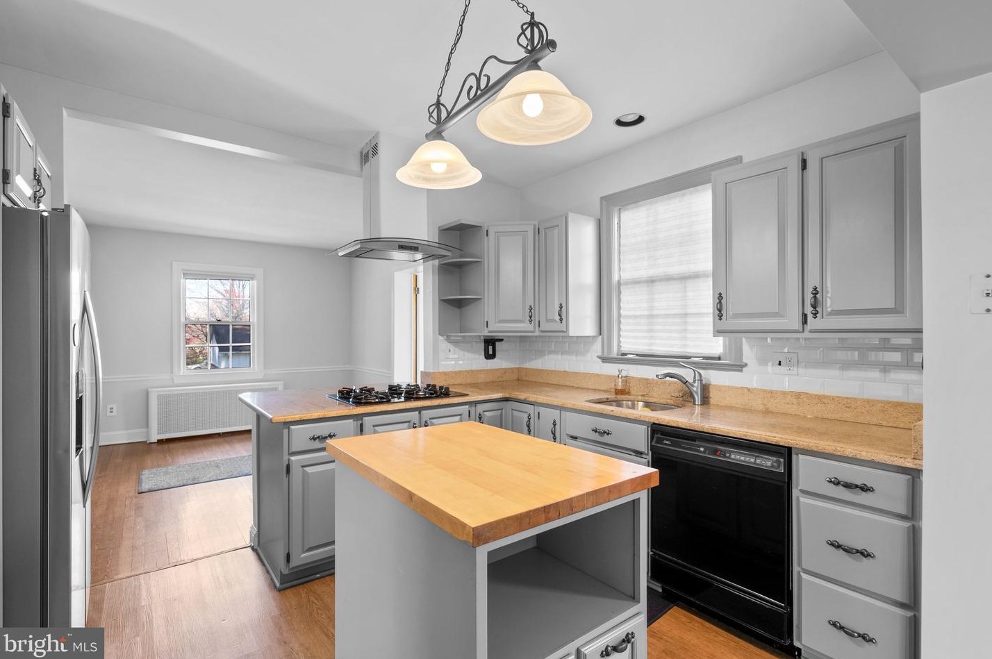 9102 Darnestown Rd, Rockville MD  20850-3106 exterior