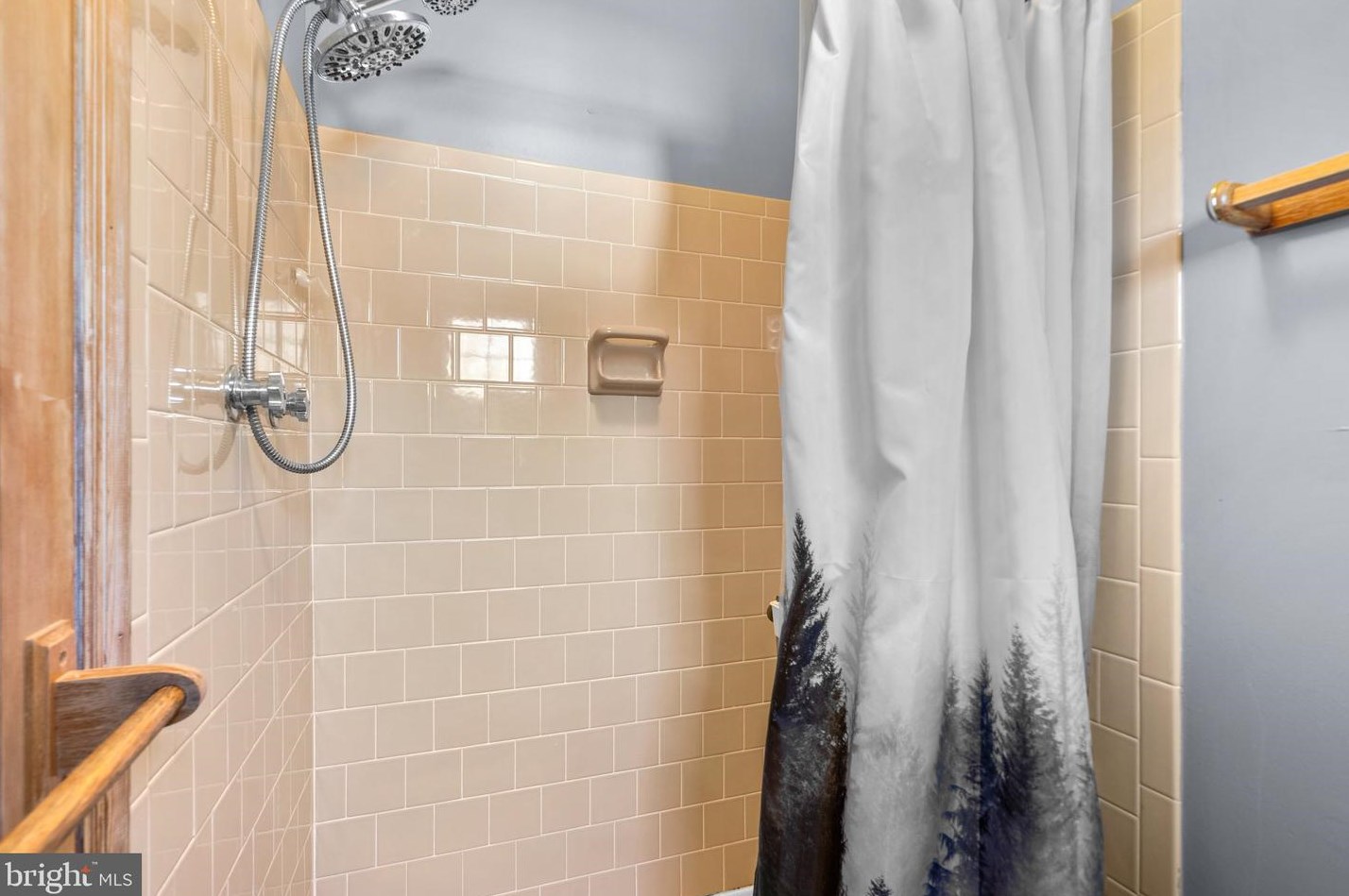 9102 Darnestown Rd, Rockville MD  20850-3106 exterior