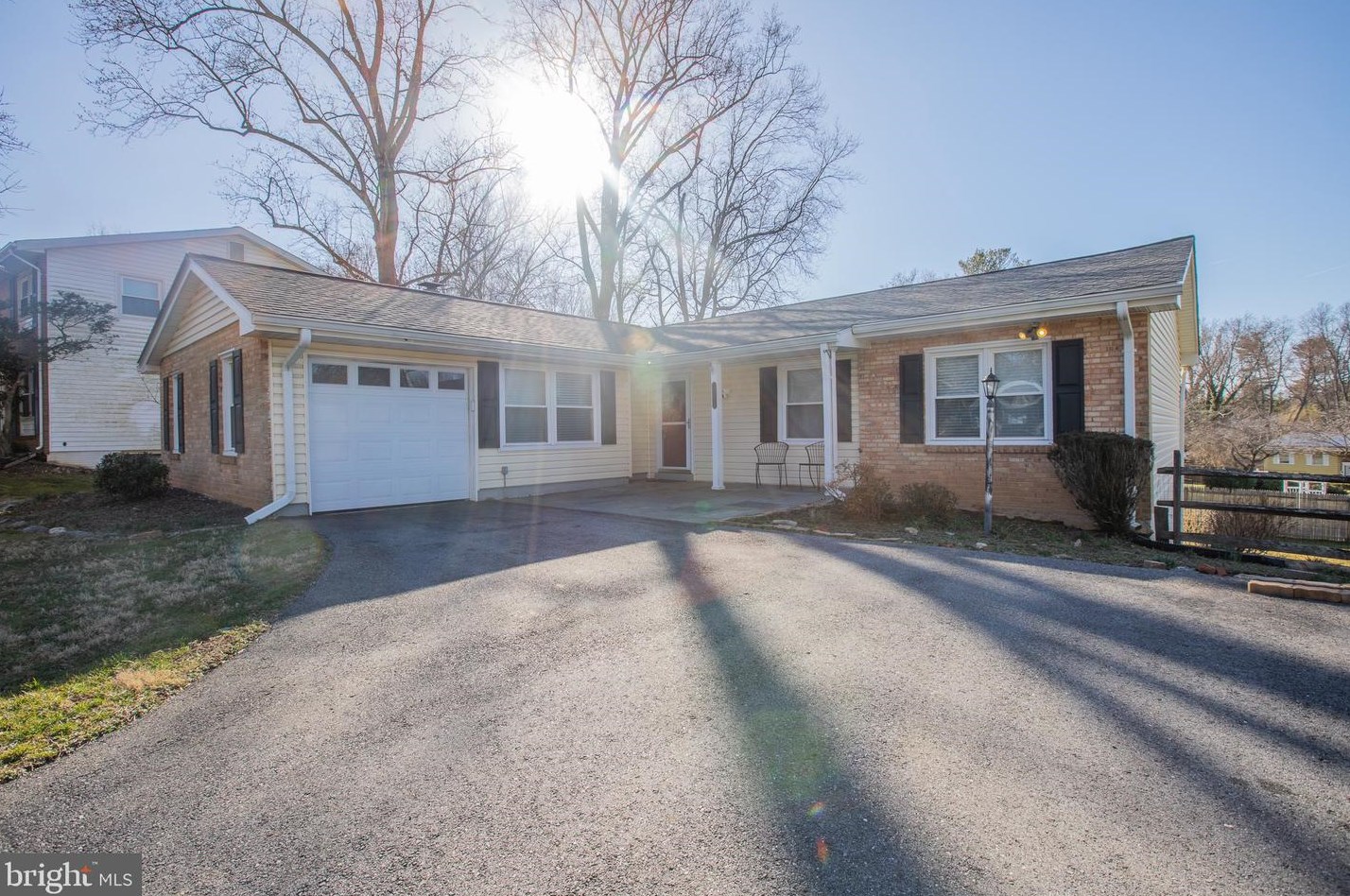 19016 High Point Dr, Gaithersburg MD  20879-3401 exterior