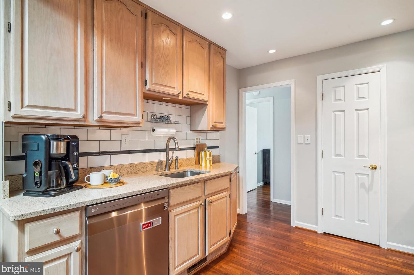 118 Tulip Dr, Gaithersburg MD  20877-2029 exterior