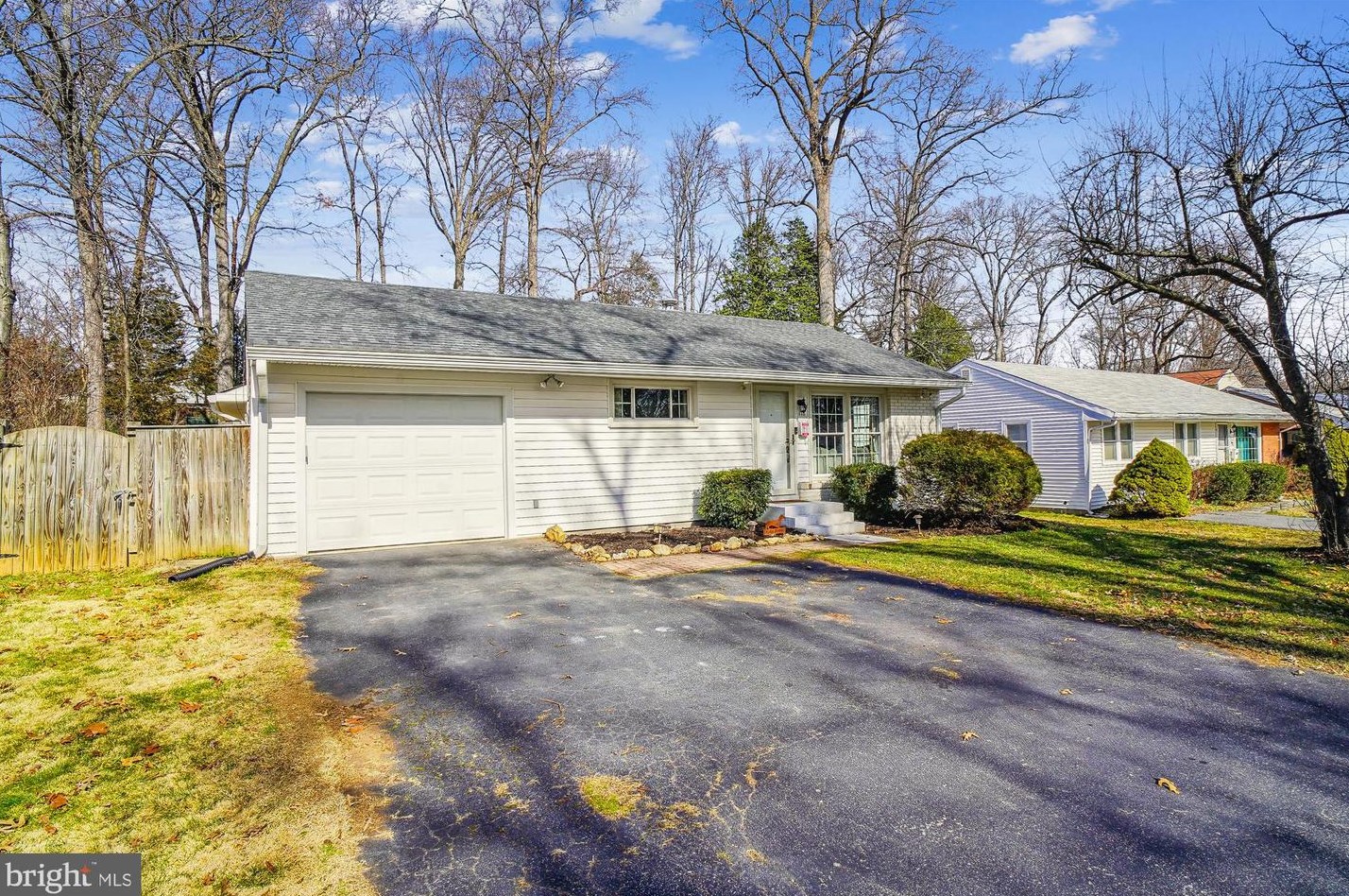 118 Tulip Dr, Gaithersburg MD  20877-2029 exterior