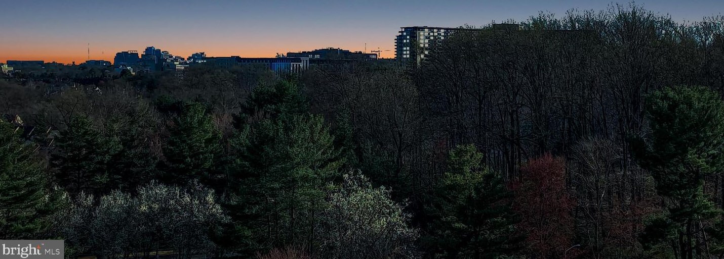 10201 Grosvenor Pl, Rockville MD  20852-4600 exterior