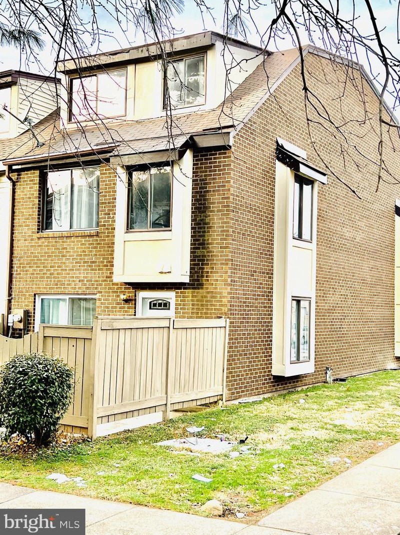 9821 Brookridge Ct, Gaithersburg MD 20886-1108 exterior