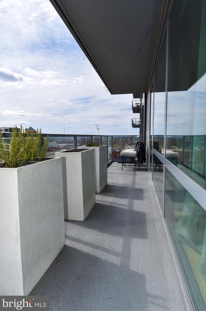 4960 Fairmont Ave, Bethesda MD 20814 exterior