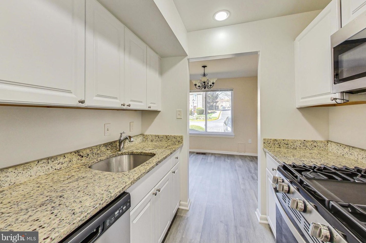 906 Side Dr, Gaithersburg MD  20878-3104 exterior