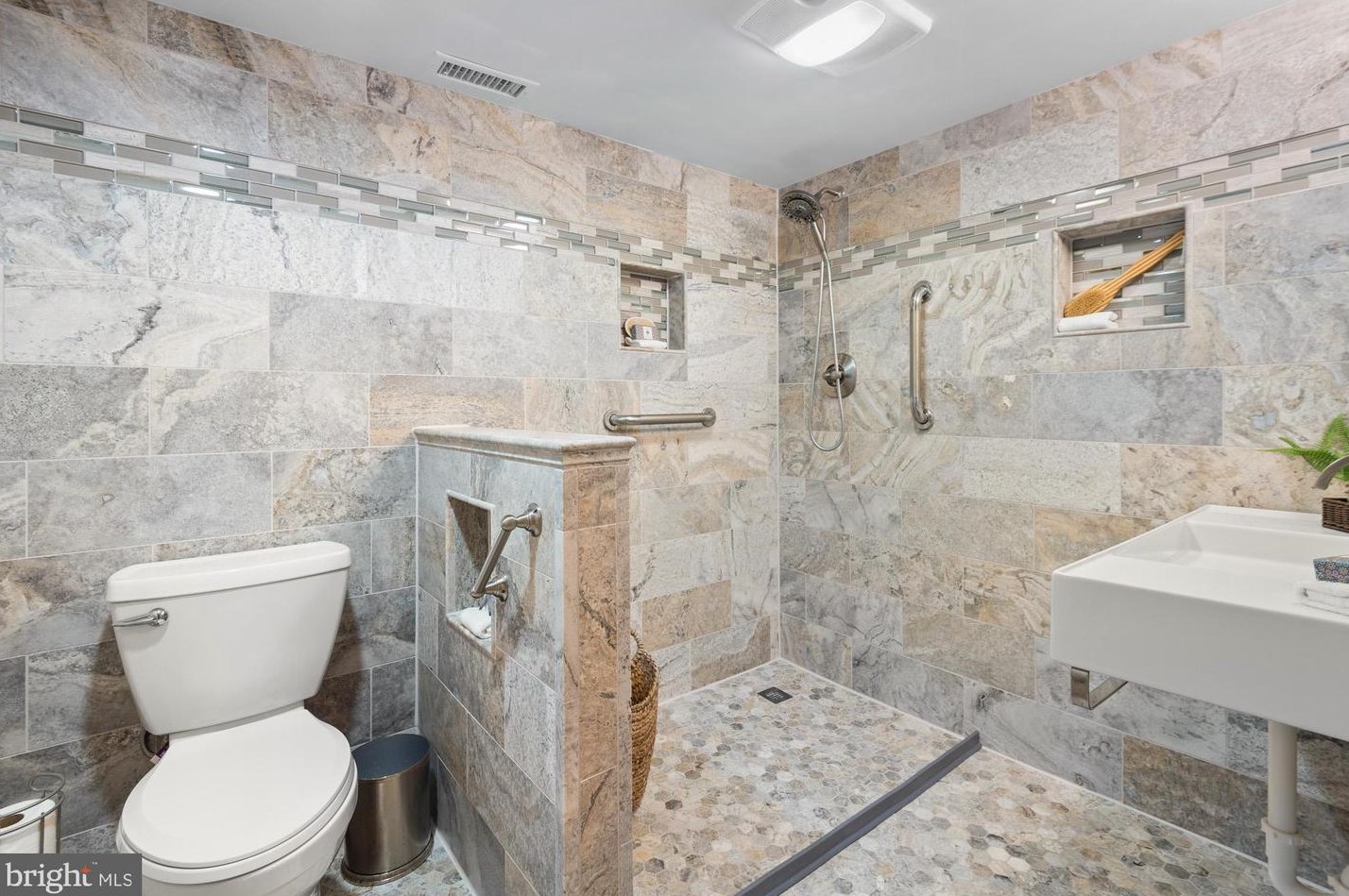 12612 Falconbridge Dr, Gaithersburg MD  20878-3411 exterior