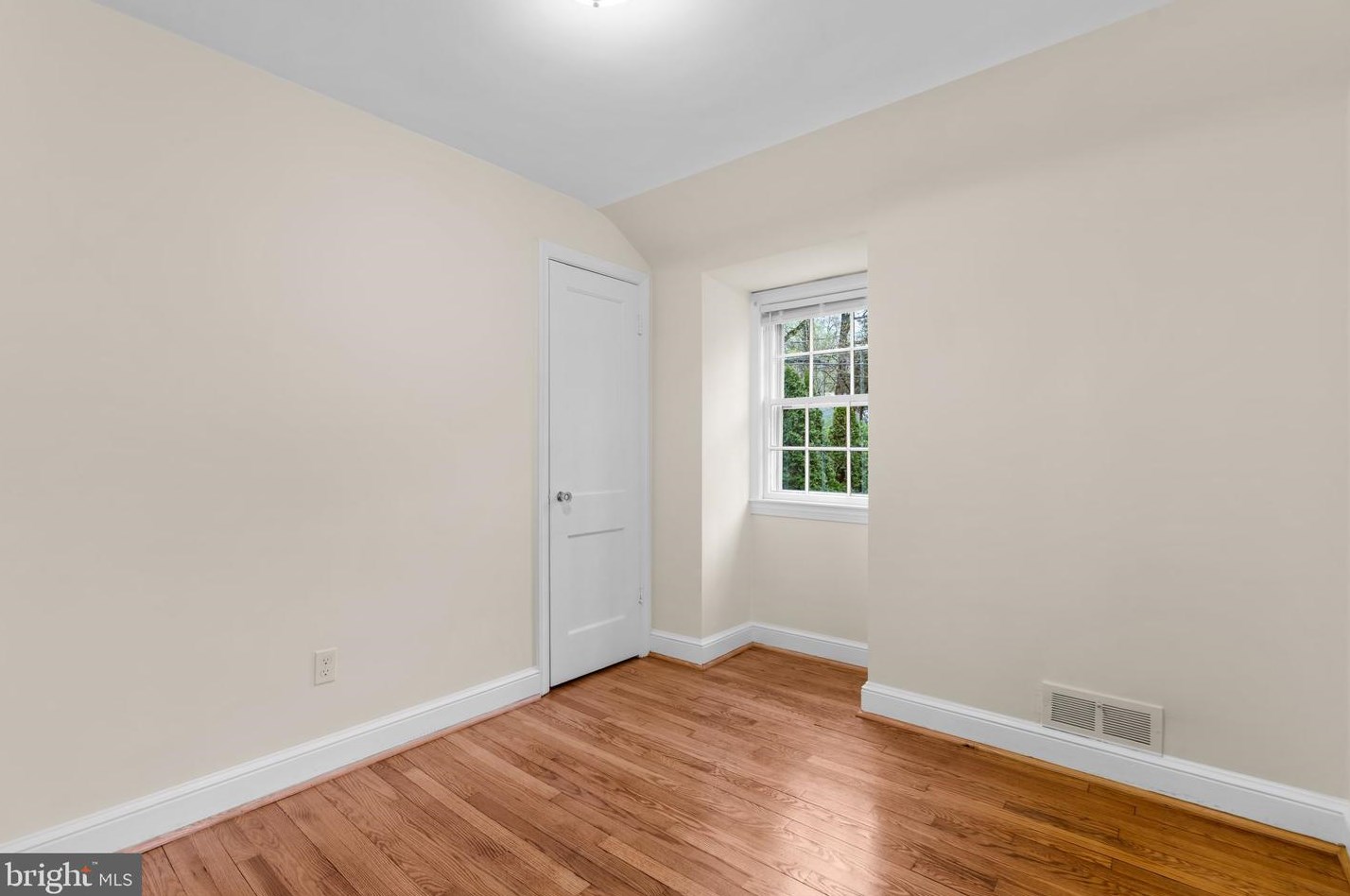 10217 Capitol View Ave, Silver Spring MD 20910-1033 exterior