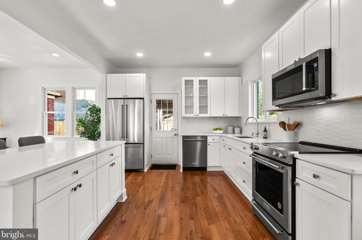 7422 Piney Branch Rd, Silver Spring MD  20912-4206 exterior