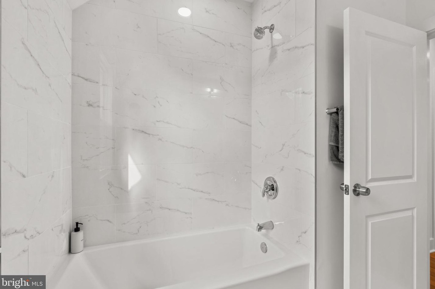 7422 Piney Branch Rd, Silver Spring MD  20912-4206 exterior