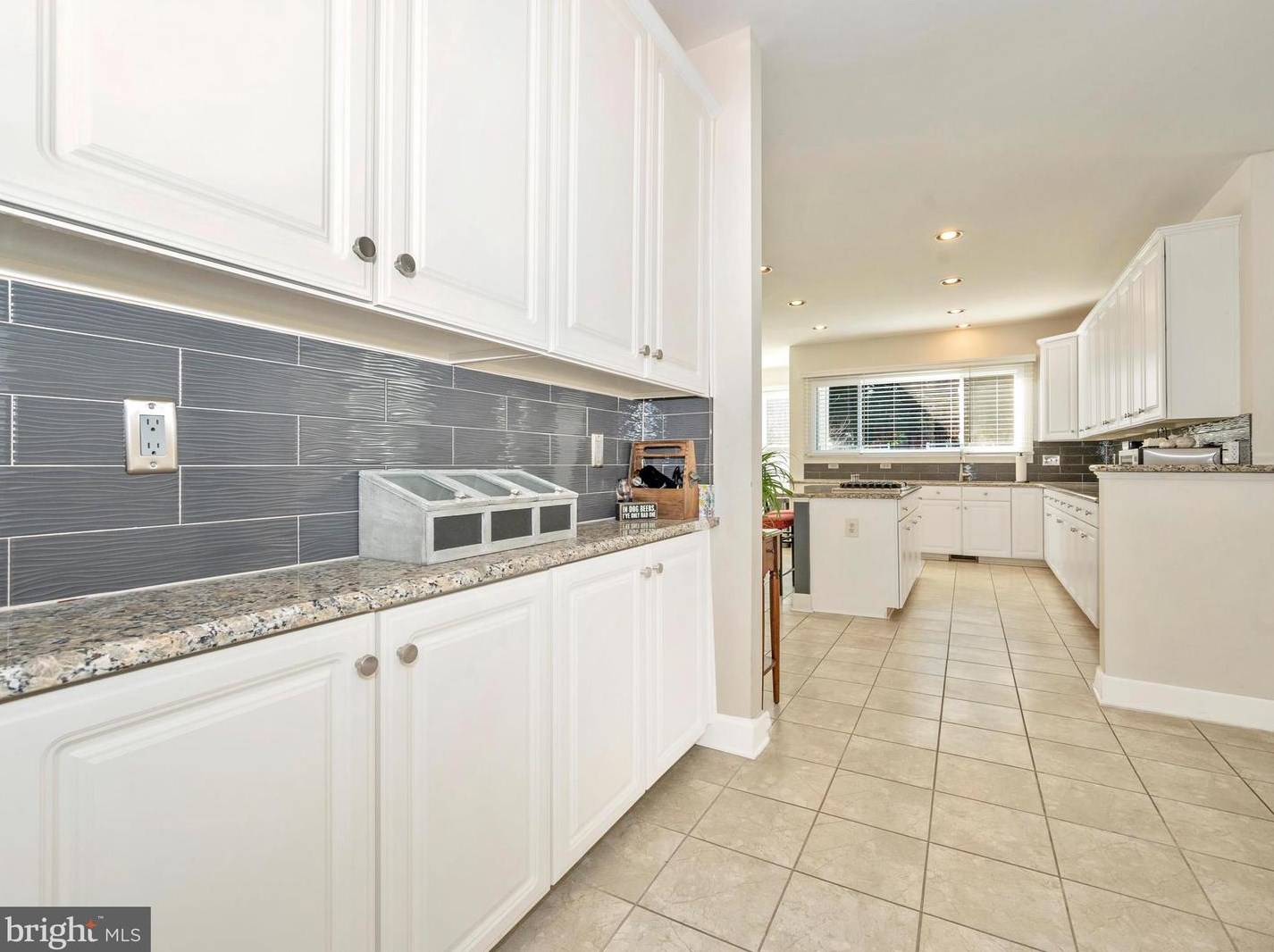 7502 Sawgrass Ter, Gaithersburg MD  20886-4596 exterior