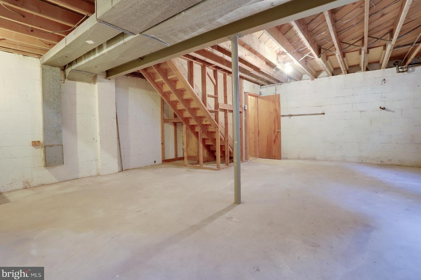 8802 2 Ave, Silver Spring MD 20910-2149 exterior