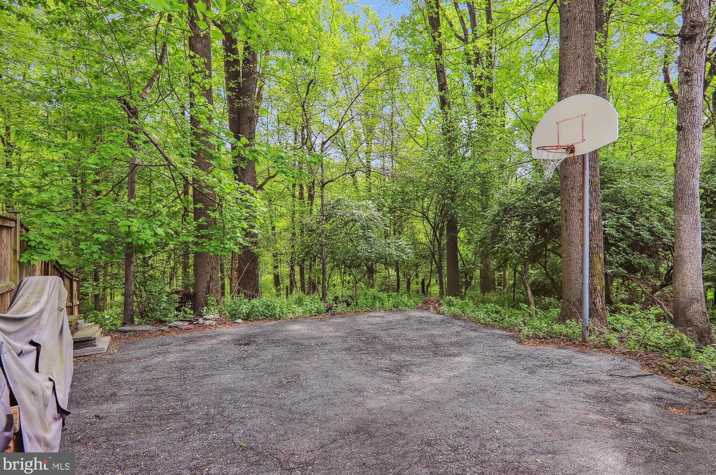 11301 Rolling House Rd, Rockville MD  20852-4538 exterior