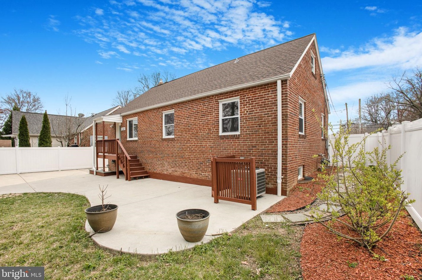 11613 College View Dr, Silver Spring MD 20902-2430 exterior