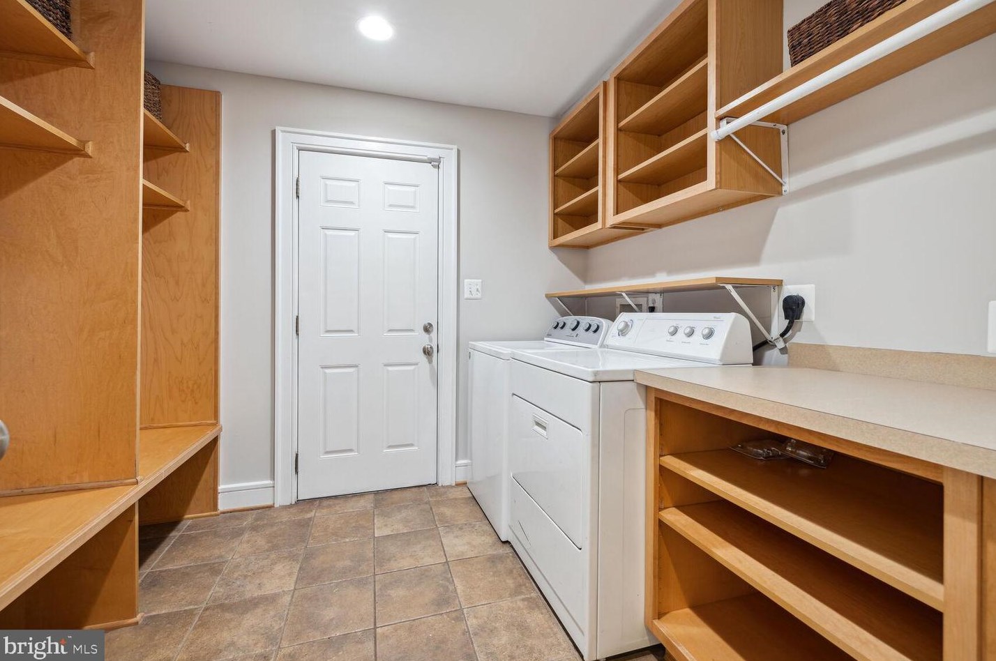 11201 Freas Dr, Gaithersburg MD  20878-2507 exterior