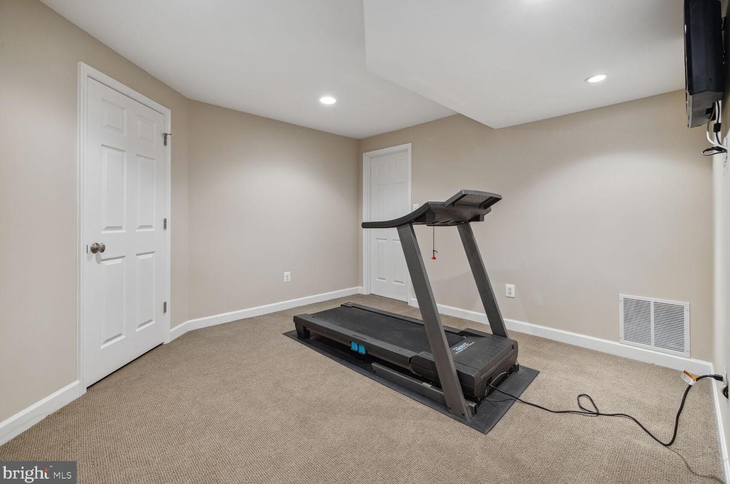 11201 Freas Dr, Gaithersburg MD  20878-2507 exterior