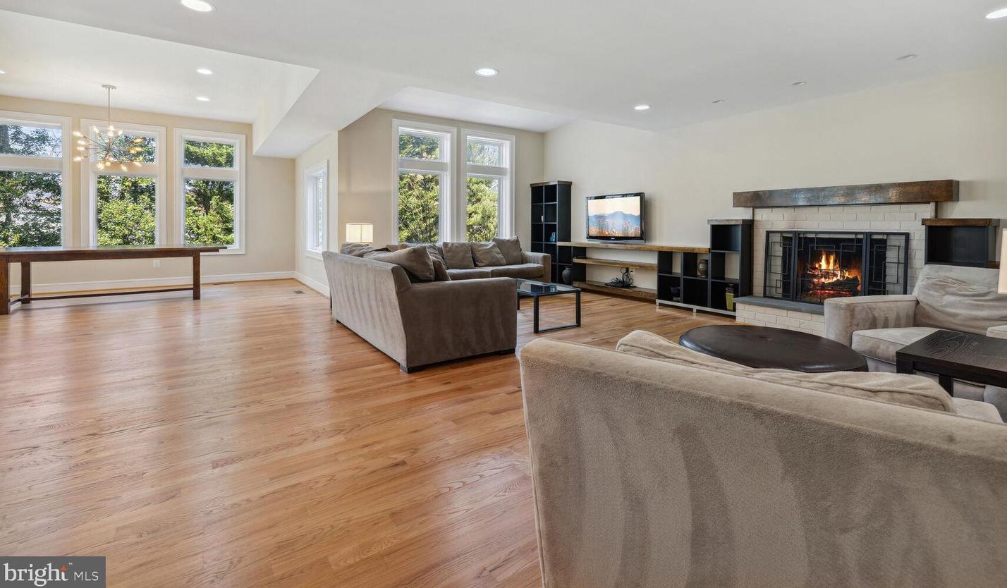 11201 Freas Dr, Gaithersburg MD  20878-2507 exterior