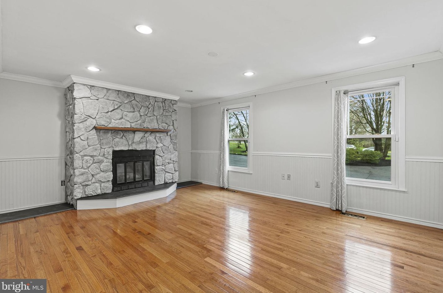 23520 Pocahontas Dr, Gaithersburg MD  20882-3216 exterior