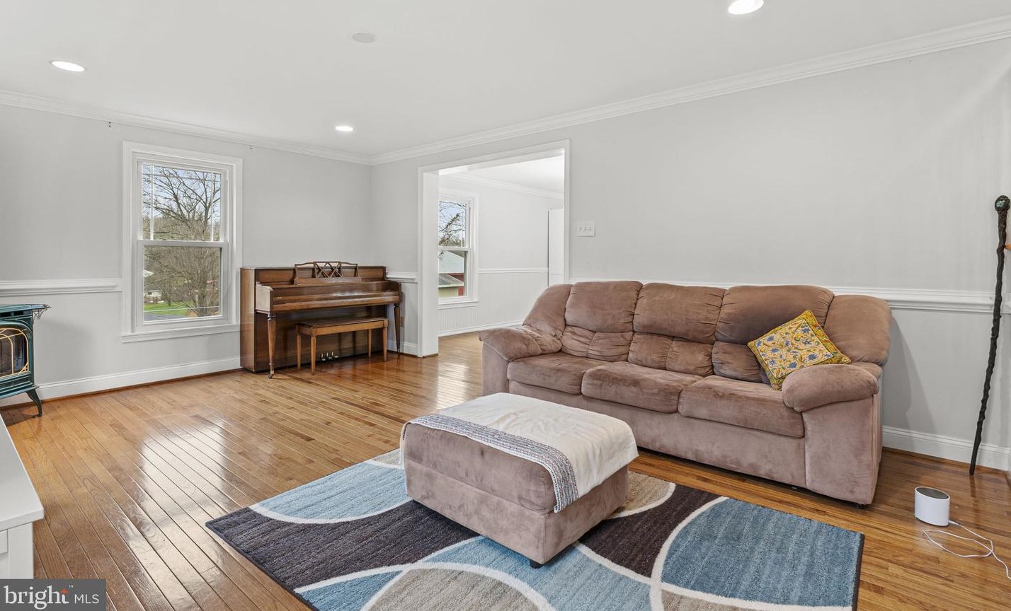 23520 Pocahontas Dr, Gaithersburg MD  20882-3216 exterior