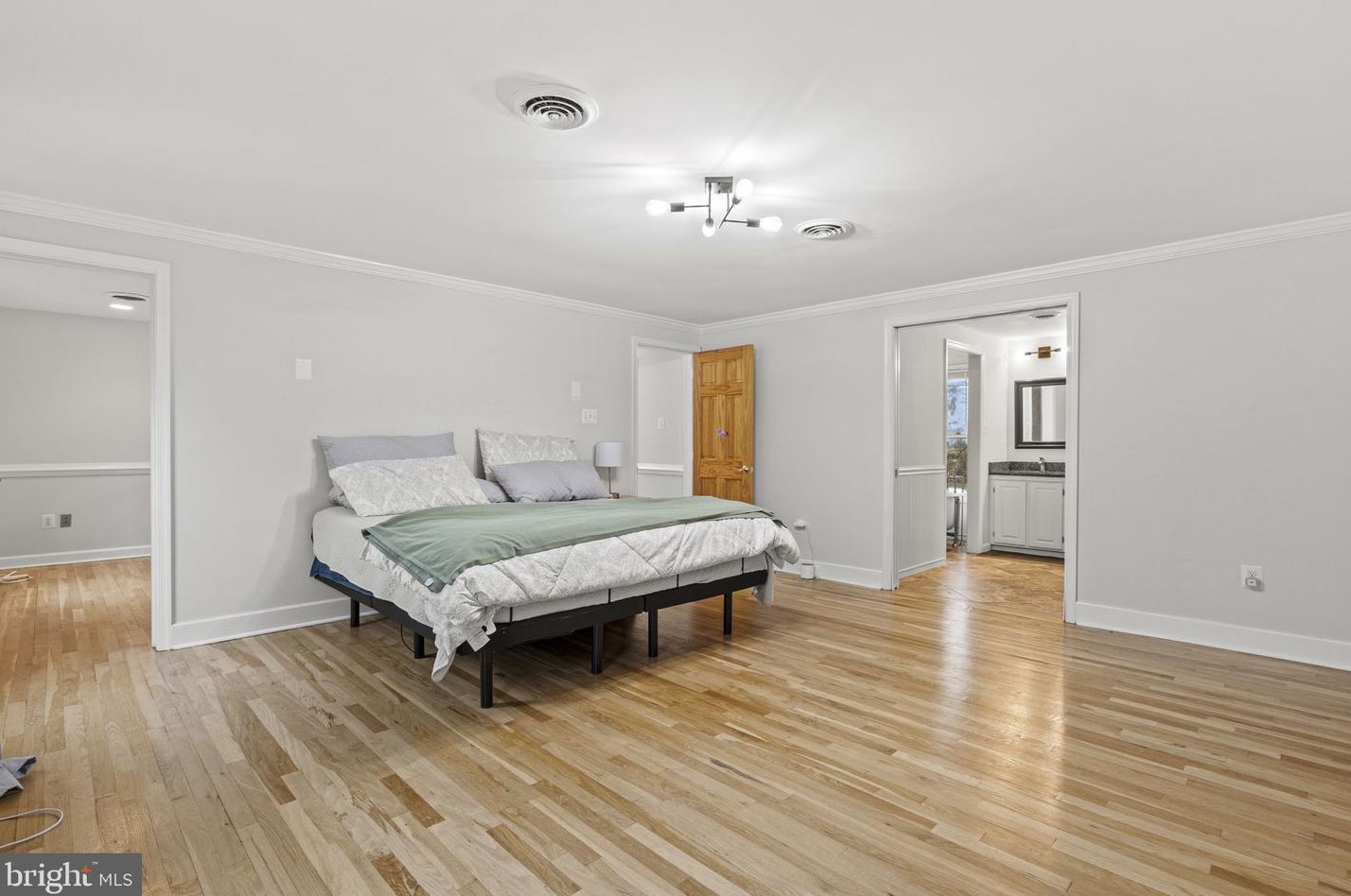 23520 Pocahontas Dr, Gaithersburg MD  20882-3216 exterior