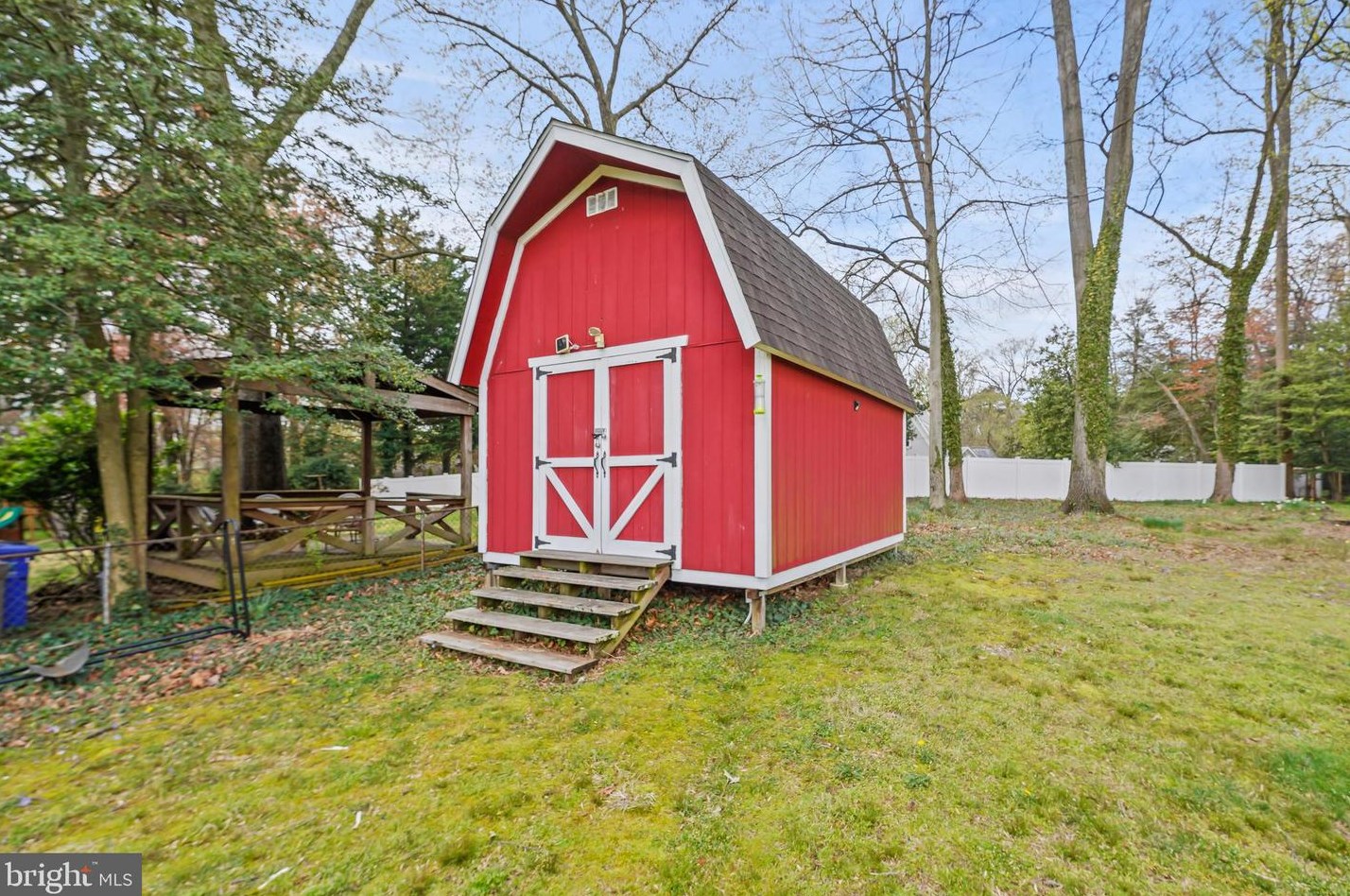 10608 Shady Cir, Silver Spring MD 20903-1236 exterior