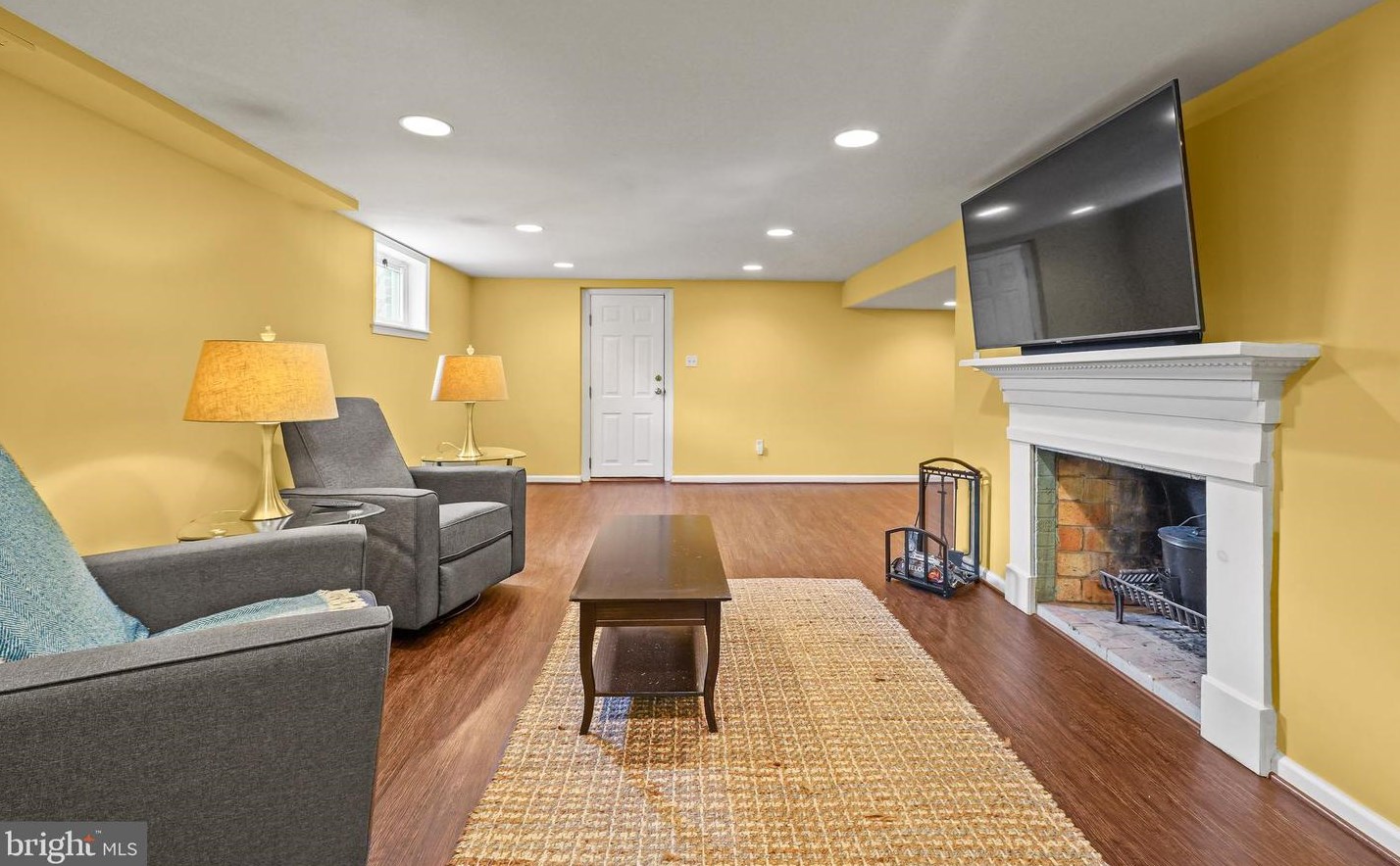 10608 Shady Cir, Silver Spring MD 20903-1236 exterior