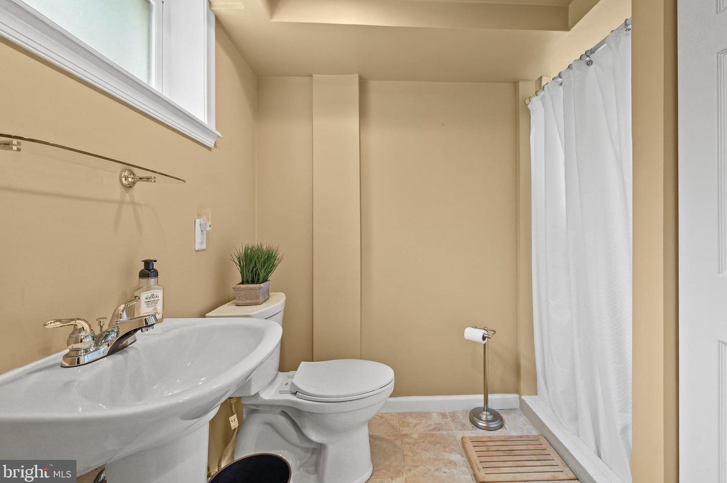 10608 Shady Cir, Silver Spring MD 20903-1236 exterior