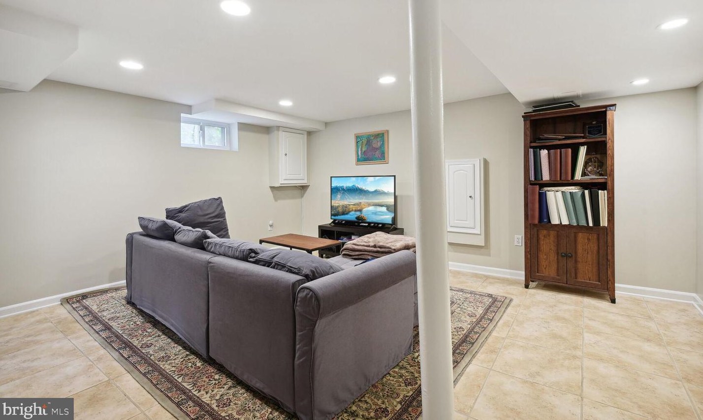 210 Baden St, Silver Spring MD 20901-4840 exterior