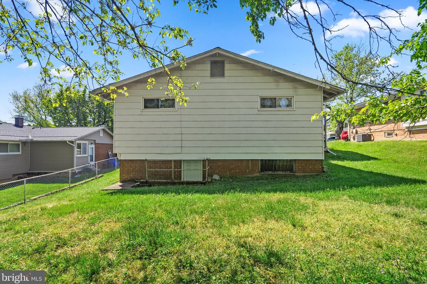 524 Indian Spring Dr, Silver Spring MD 20901-4742 exterior