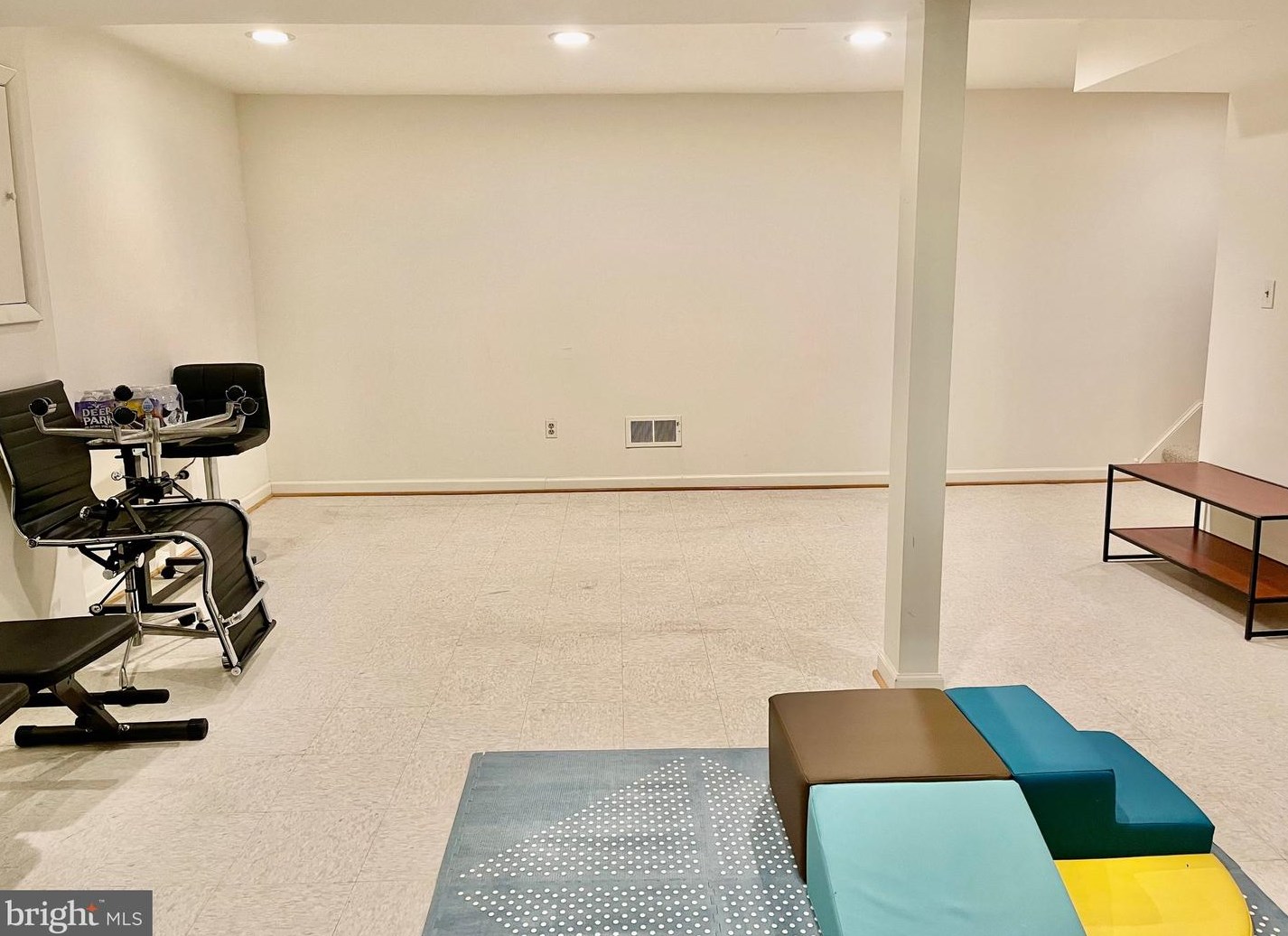 15516 Peach Leaf Ln, Gaithersburg MD  20878-2343 exterior