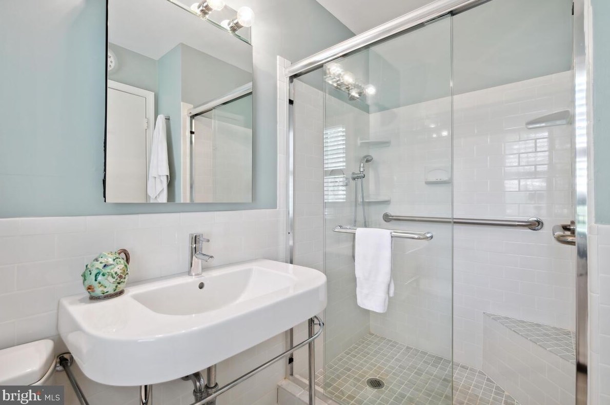 11705 Coldstream Dr, Rockville MD 20854-3620 exterior