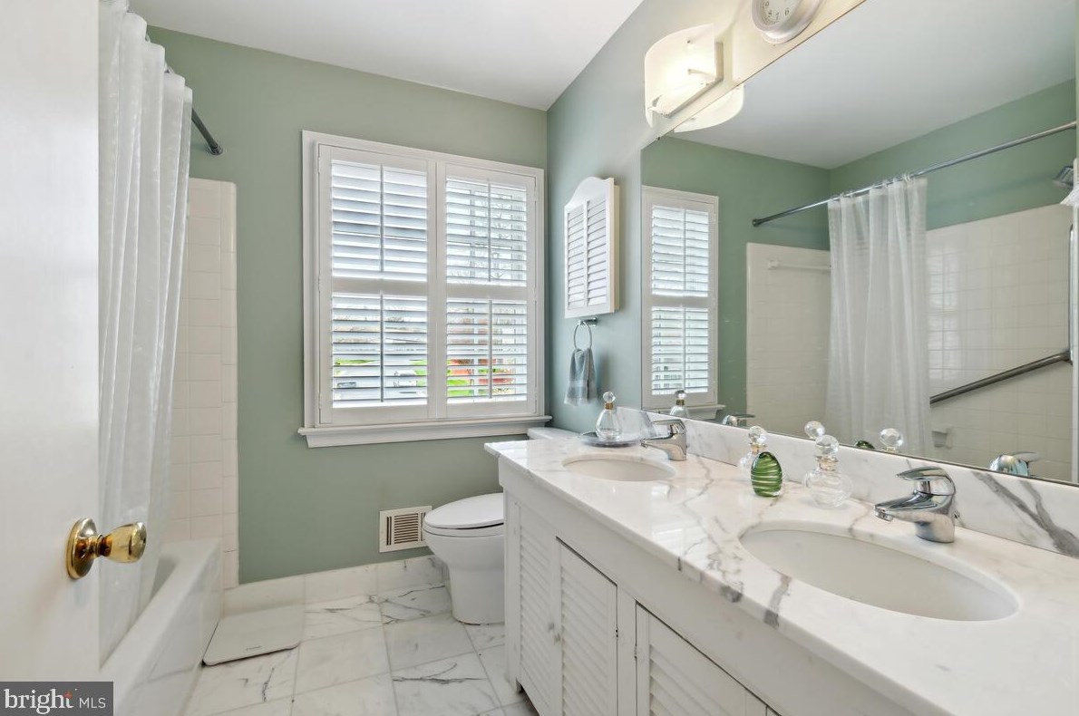 11705 Coldstream Dr, Rockville MD 20854-3620 exterior