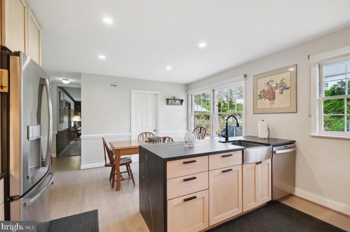 11705 Coldstream Dr, Rockville MD 20854-3620 exterior