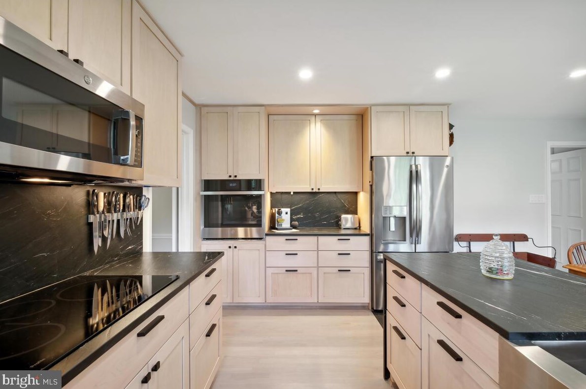 11705 Coldstream Dr, Rockville MD 20854-3620 exterior