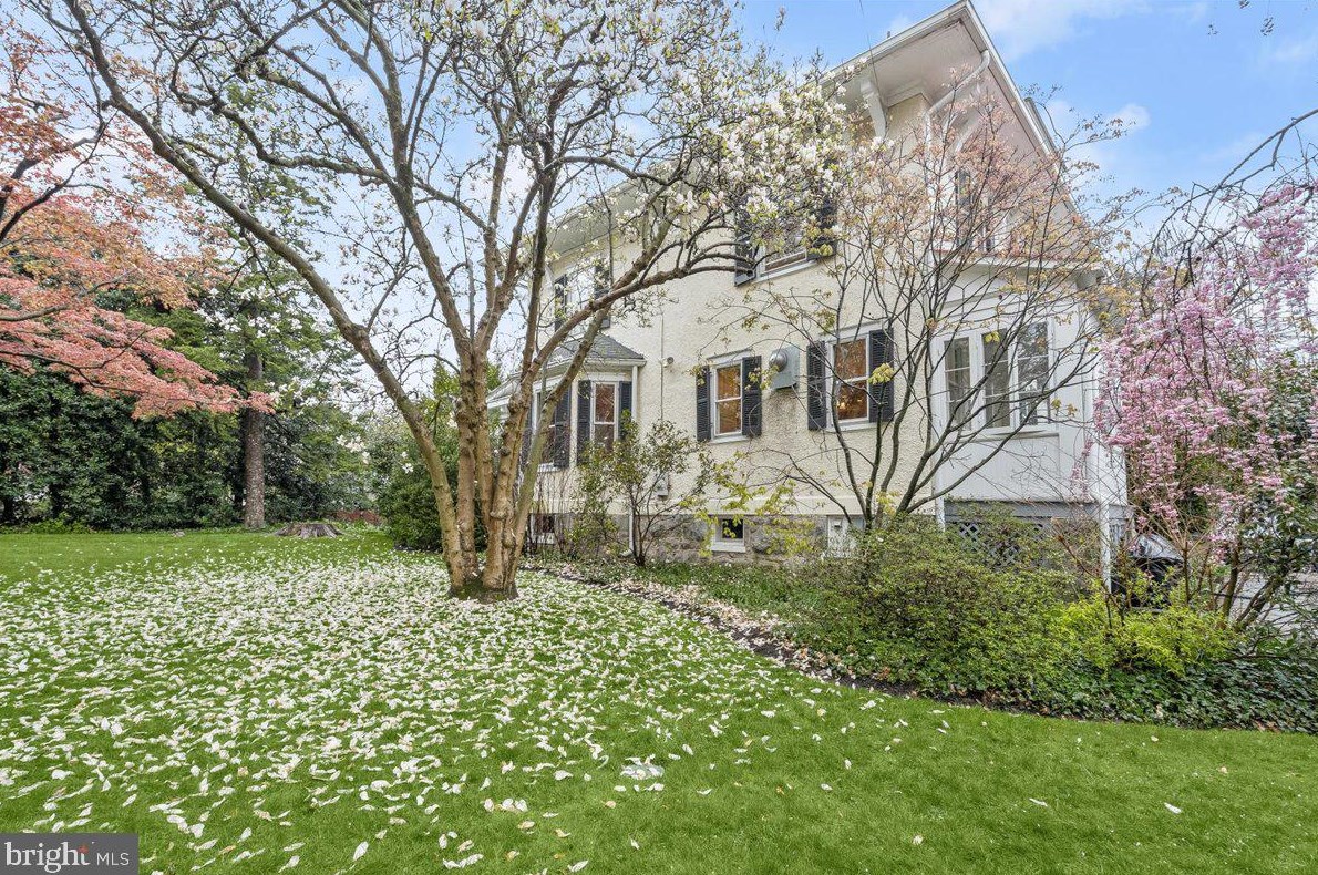 6515 Brookville Rd, Bethesda MD 20815-4062 exterior