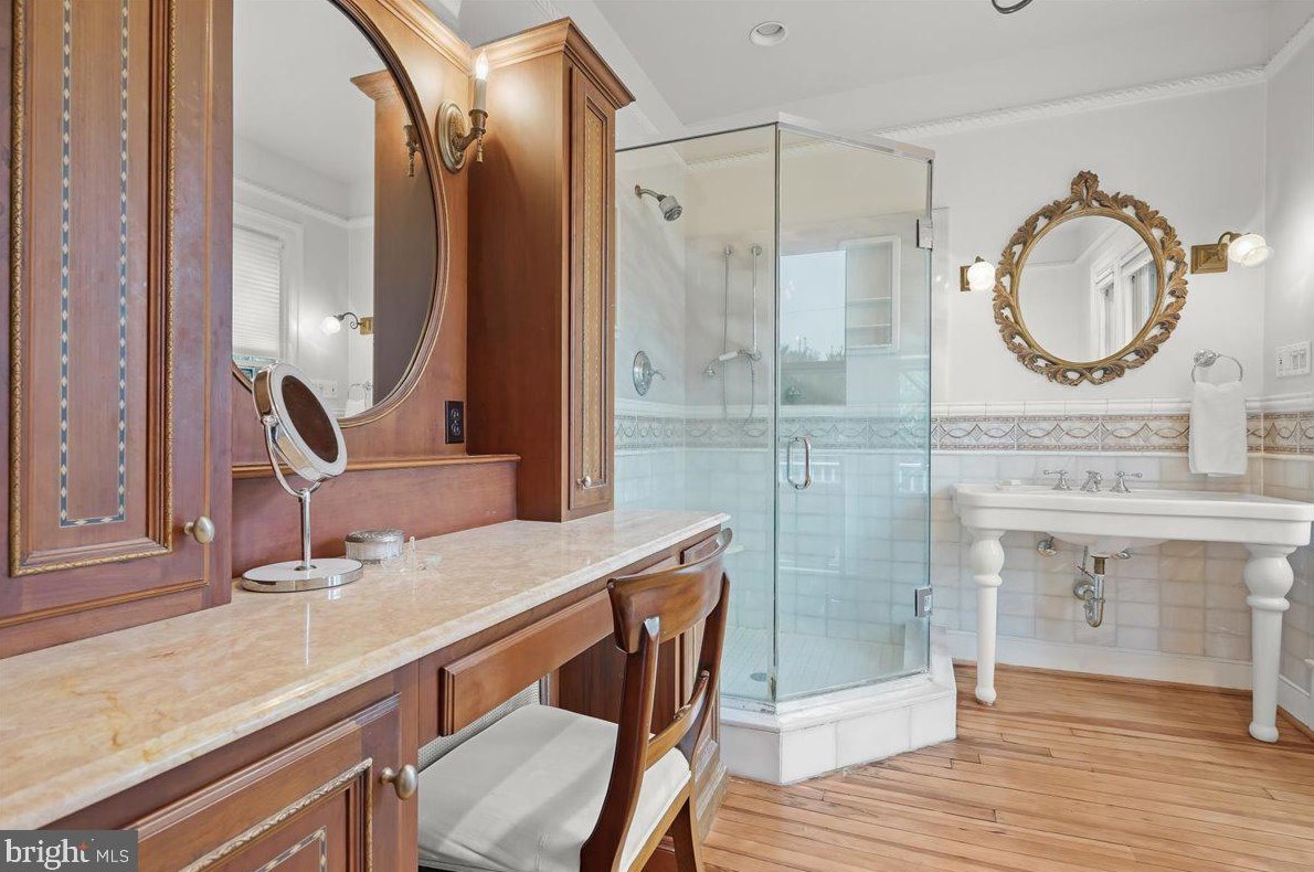 6515 Brookville Rd, Bethesda MD 20815-4062 exterior