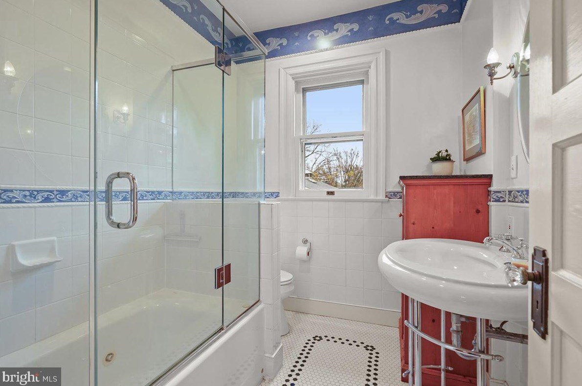 6515 Brookville Rd, Bethesda MD 20815-4062 exterior