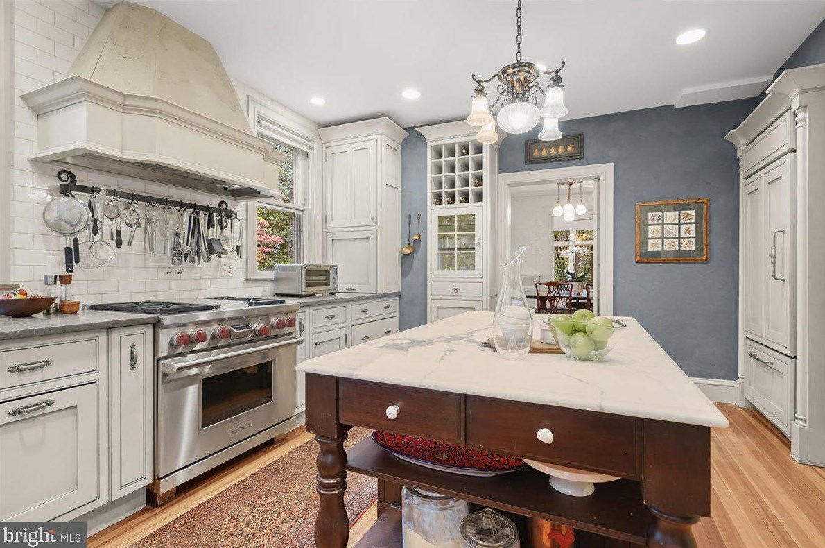 6515 Brookville Rd, Bethesda MD 20815-4062 exterior