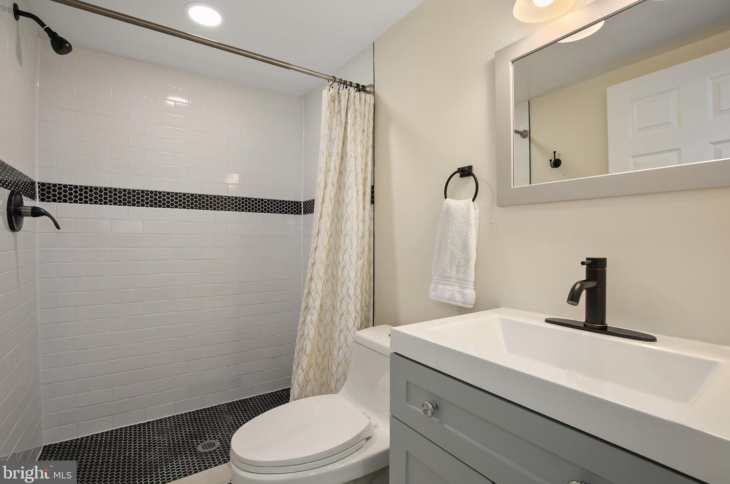 7507 Glenside Dr, Silver Spring MD  20912-7546 exterior