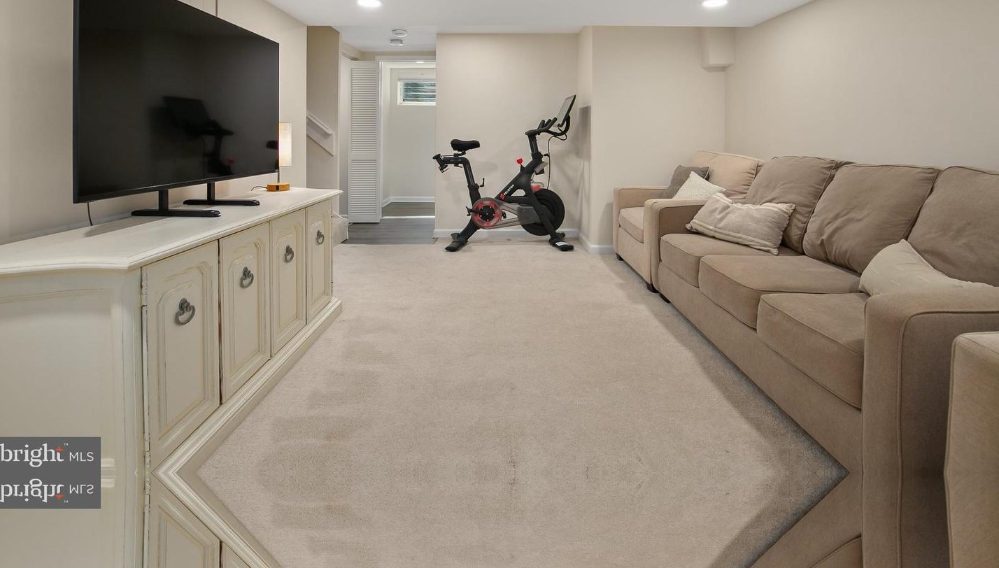 7507 Glenside Dr, Silver Spring MD  20912-7546 exterior