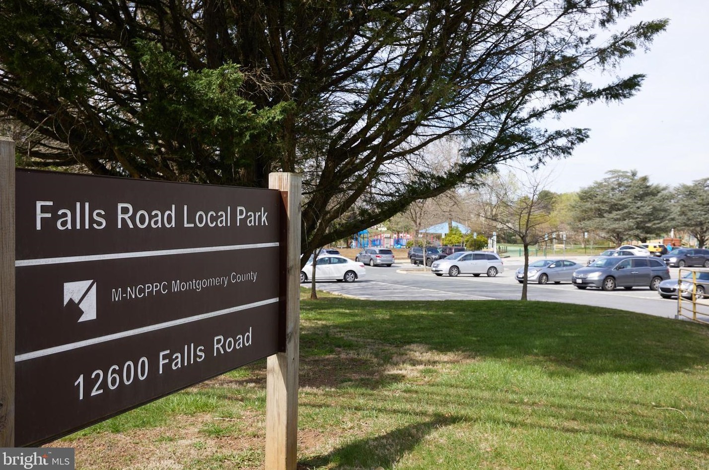 12705 Deep Spring Dr, Rockville MD  20854-2355 exterior