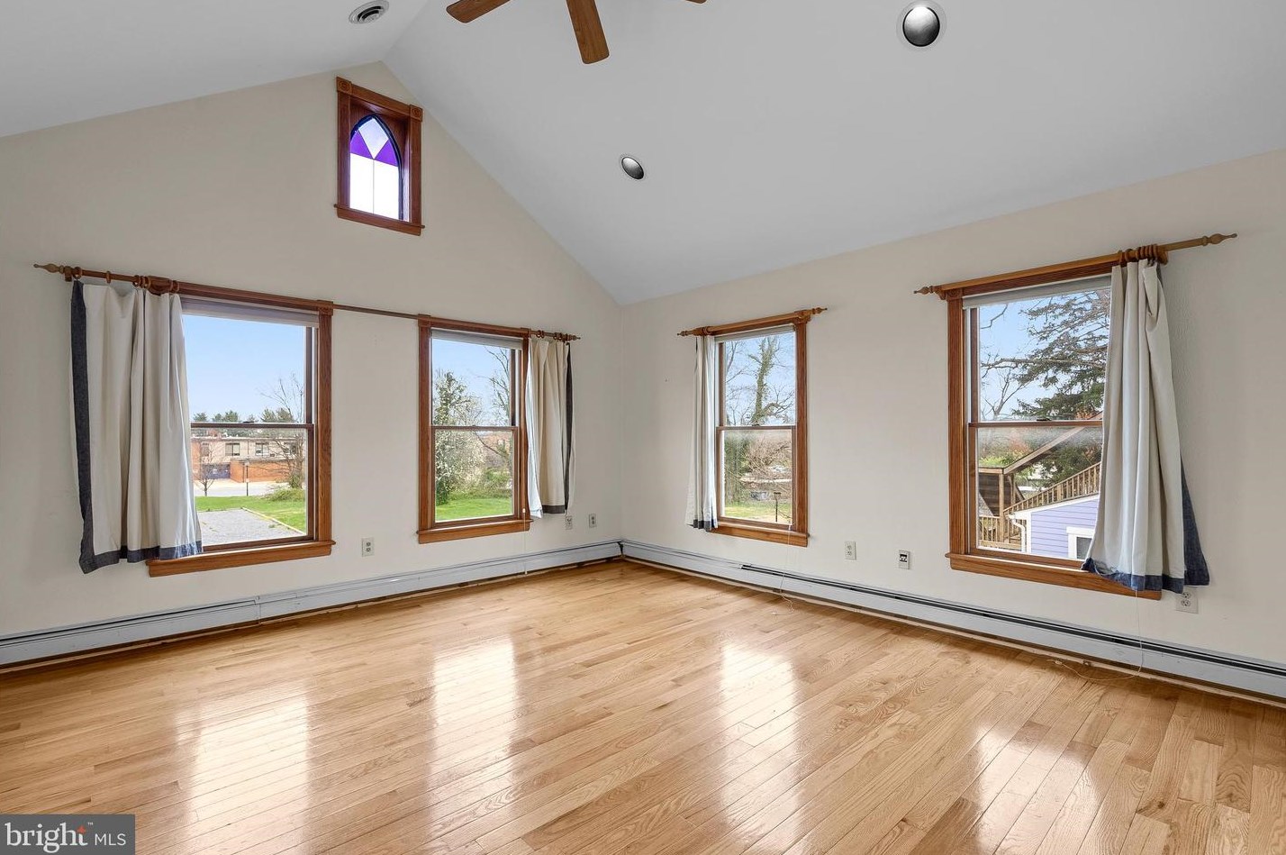 418 Diamond Ave, Gaithersburg MD 20877-2108 exterior