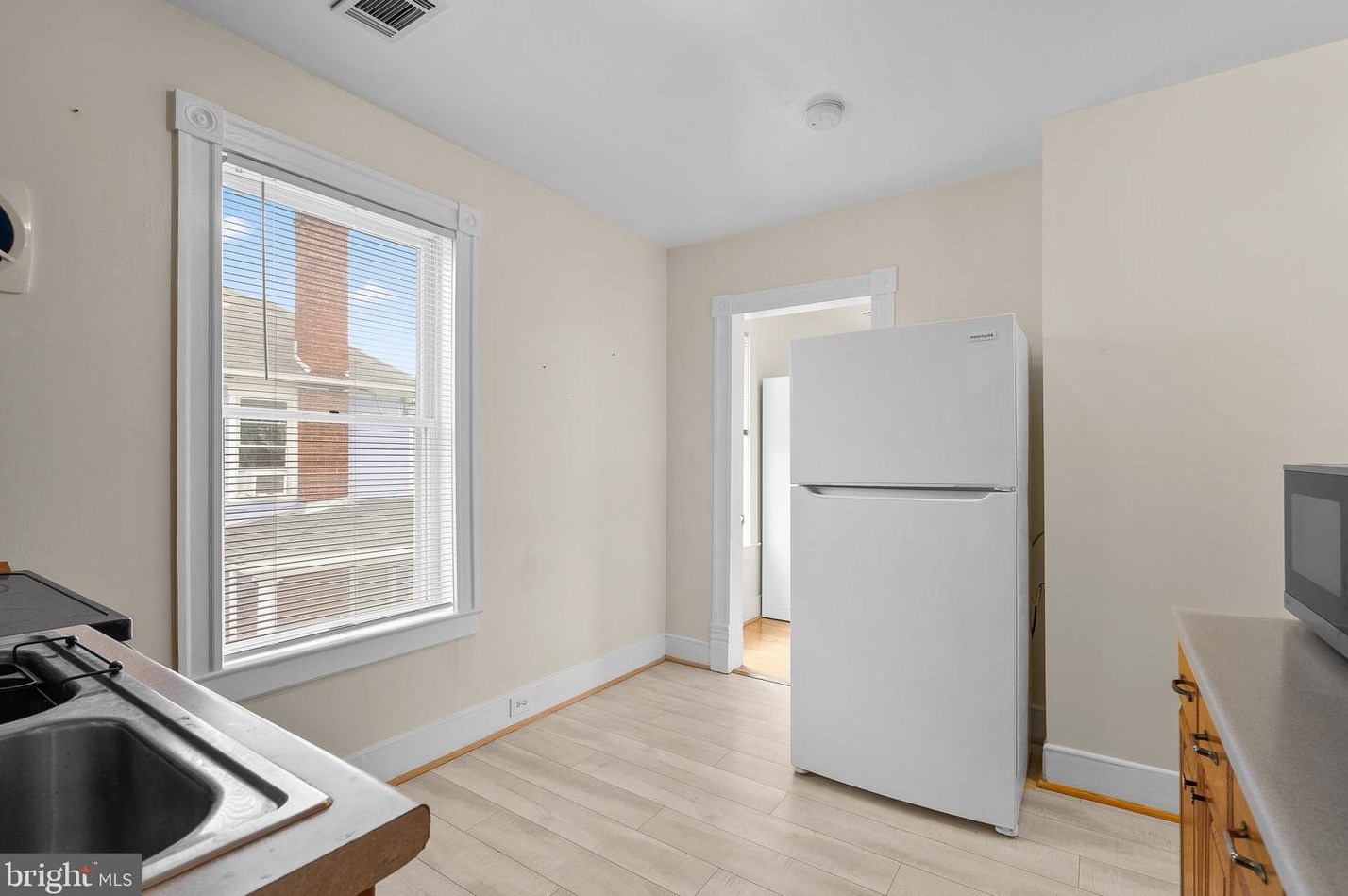 418 Diamond Ave, Gaithersburg MD 20877-2108 exterior